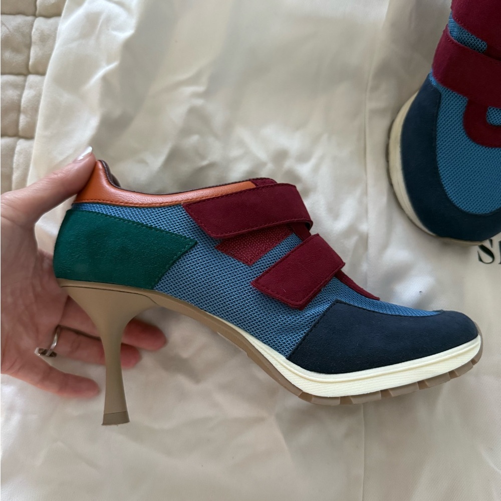 (NEW) Sneex size 7